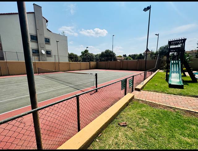 2 BEDROOM FLAT FOR SALE IN PINESLOPES